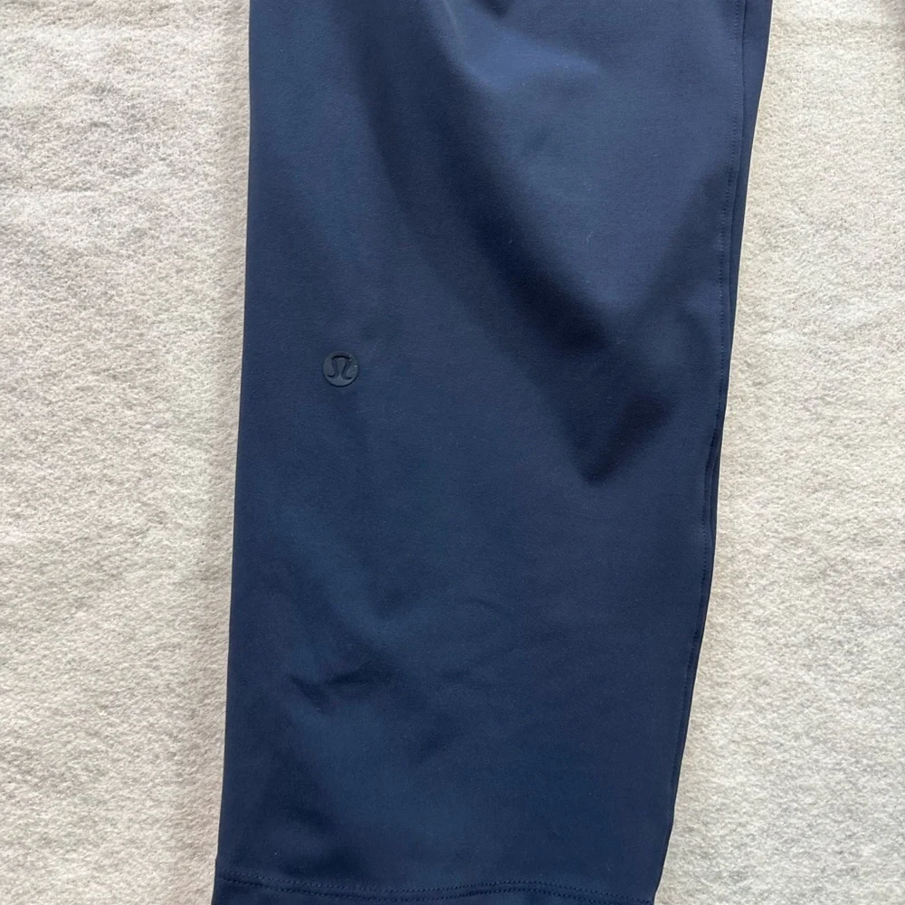 Lululemon On The Fly Crop True Navy Size 6